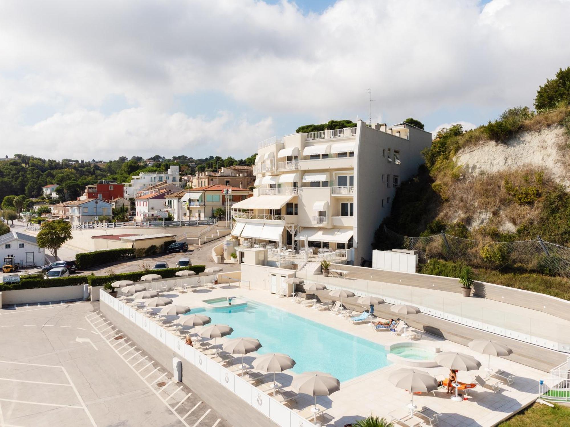 Hotel Scogliera Numana Buitenkant foto